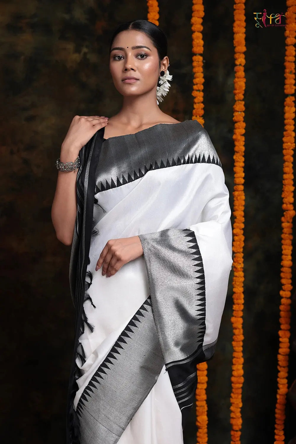 White Handloom Pure Silk Kanchipattu Saree With Silver Zari
