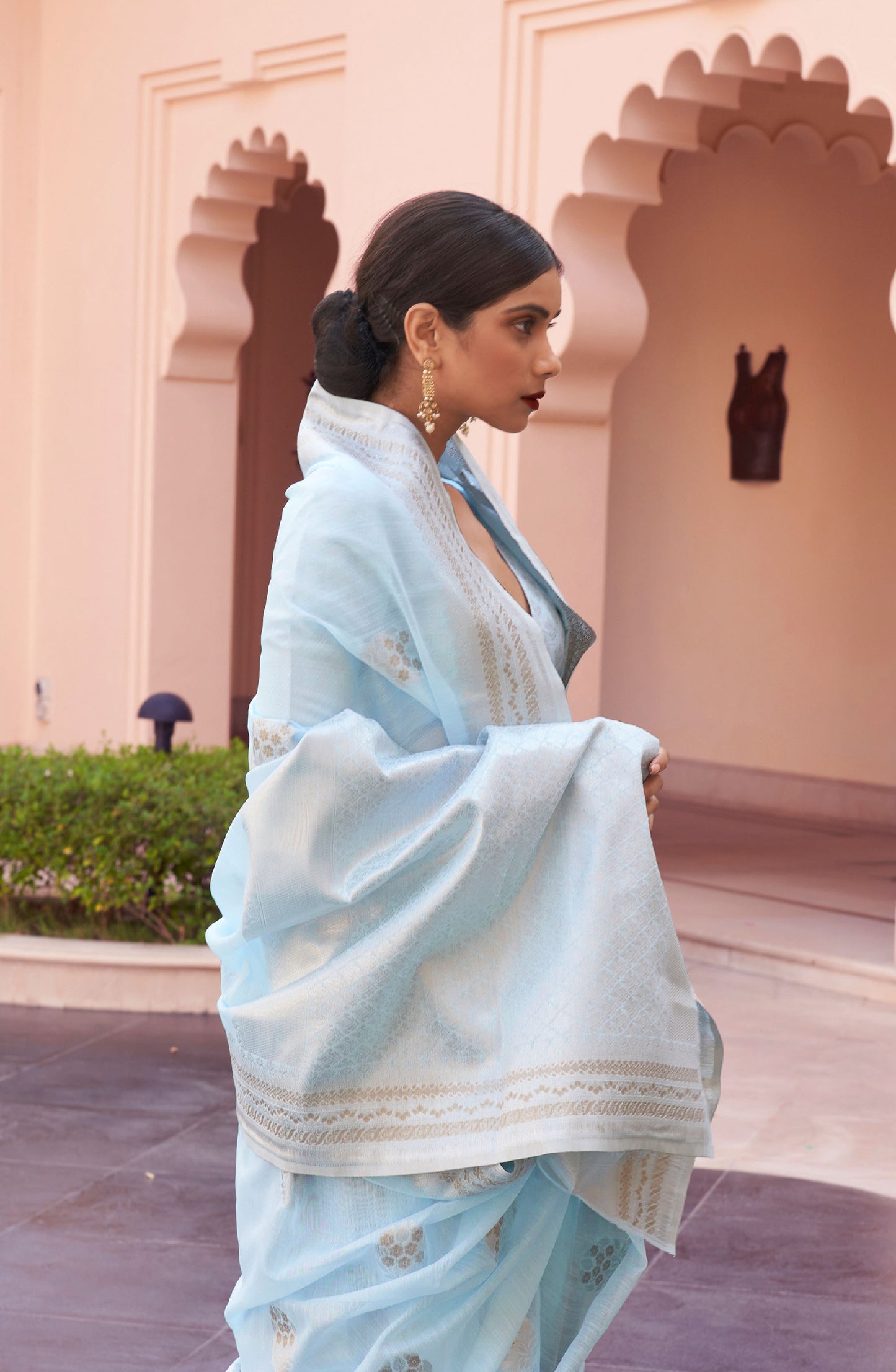 Blue Kavni Linen Woven Saree