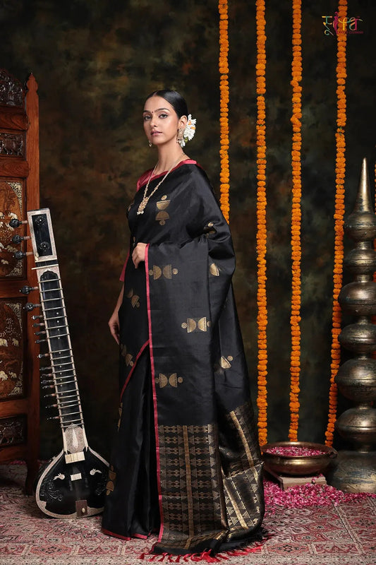 Handloom Black Kanchipattu Saree With Golden Zari