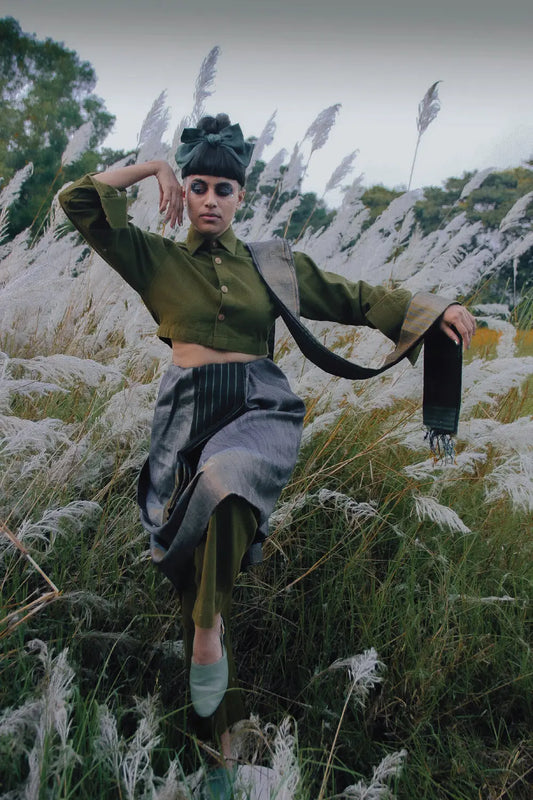 Handloom Grey Kosa Silk Saree With Broad Zari Border And Black & Green Pallu