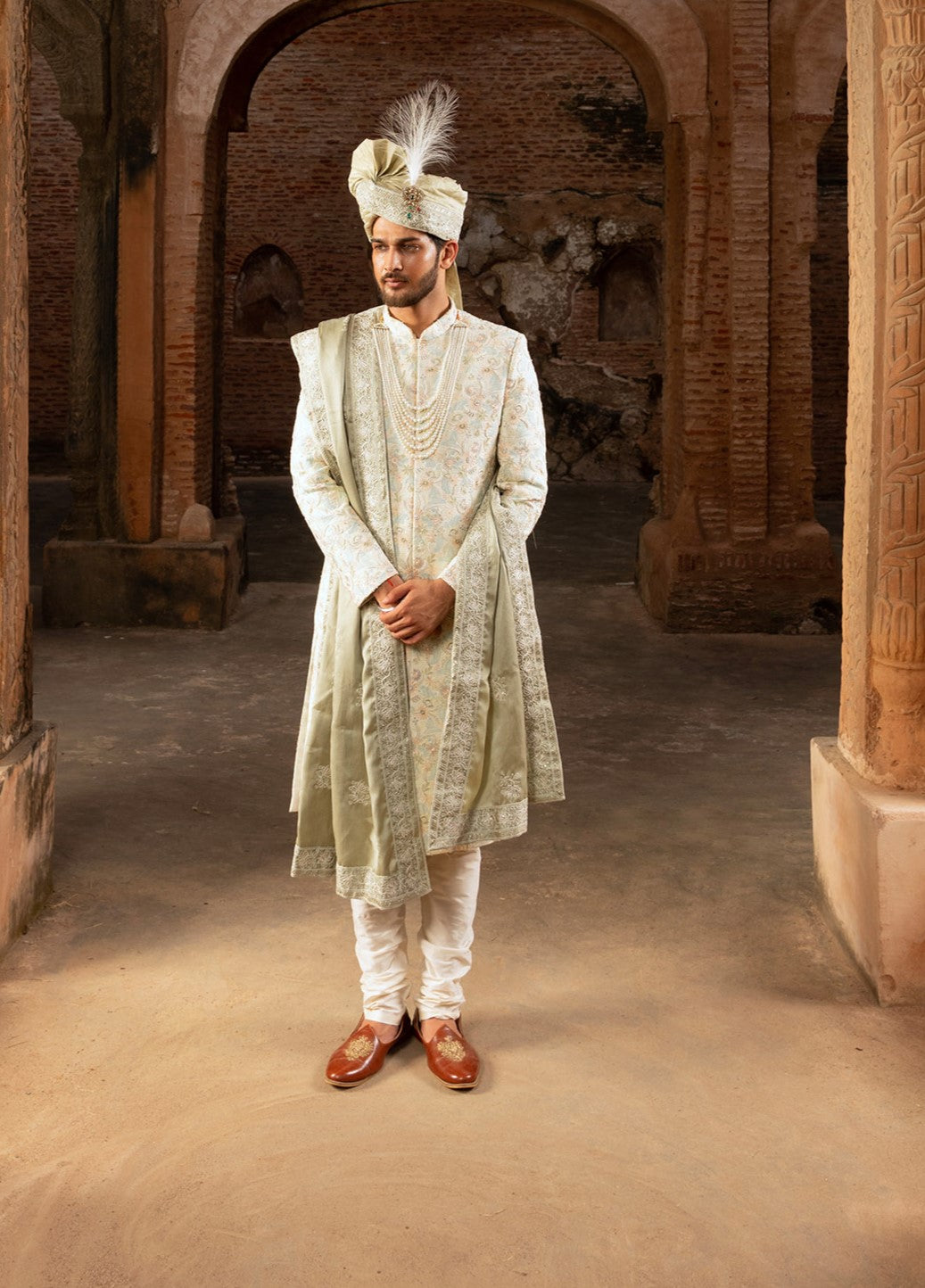 Gold Hand Embroidery Georgette Silk Groom Sherwani for Wedding