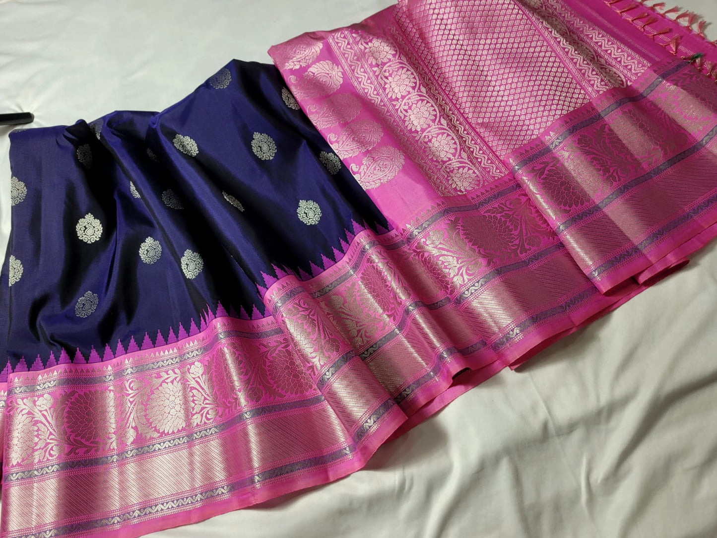 Blue with Baby Pink Pallu Pure Gadwal Pattu handloom Saree