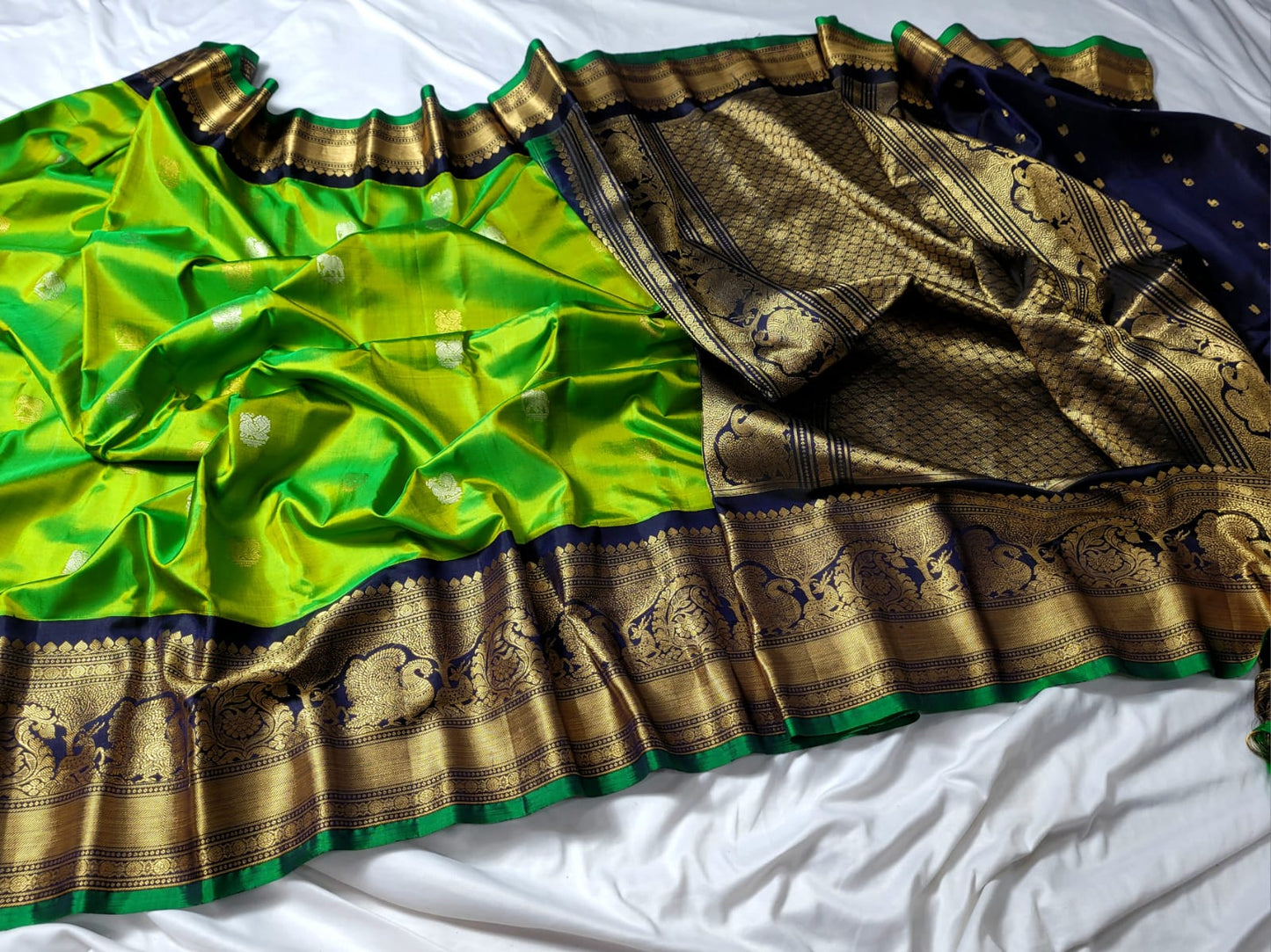 Green with Dark Blue Pallu Pure Gadwal Pattu handloom Saree