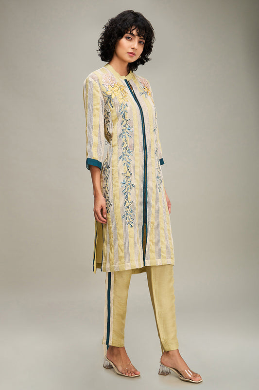 Off White Zinnia Applique Kurta Set