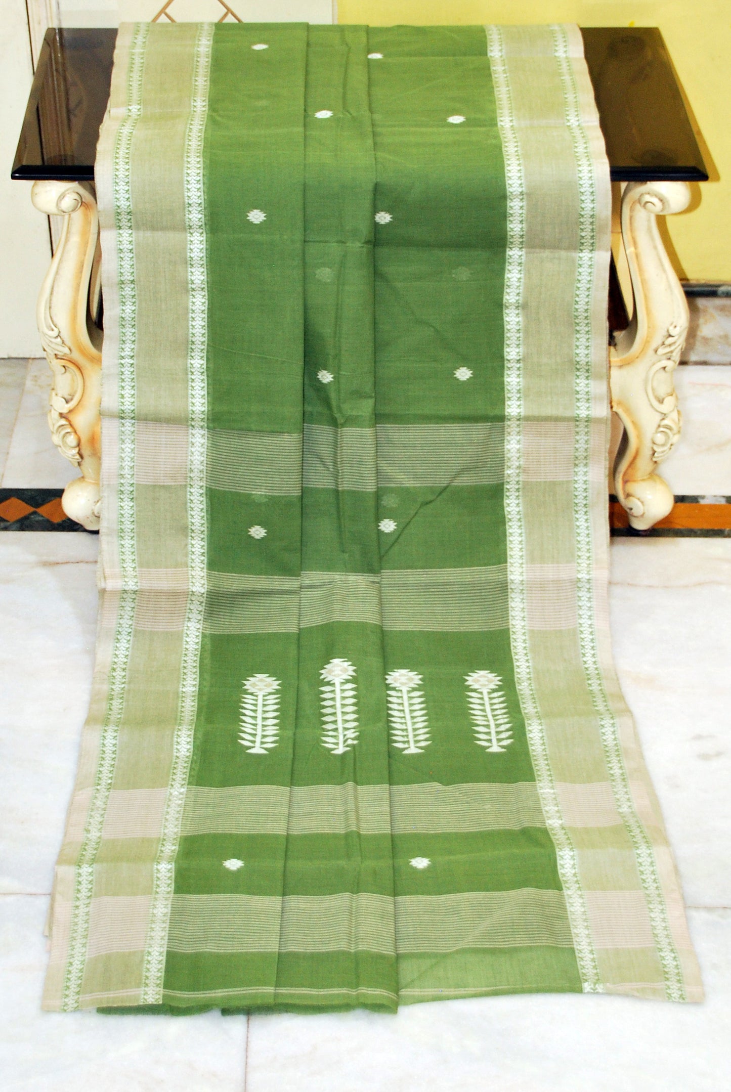 Woven Matta Nakshi Border Premium Quality Bengal Handloom Cotton Saree in Napier Green, Beige and Off White