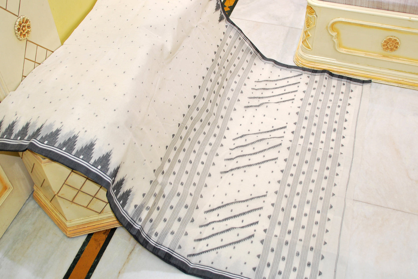 Crowned Temple Border Work Pure Cotton Bengal Jamdani Saree in Off White and Black