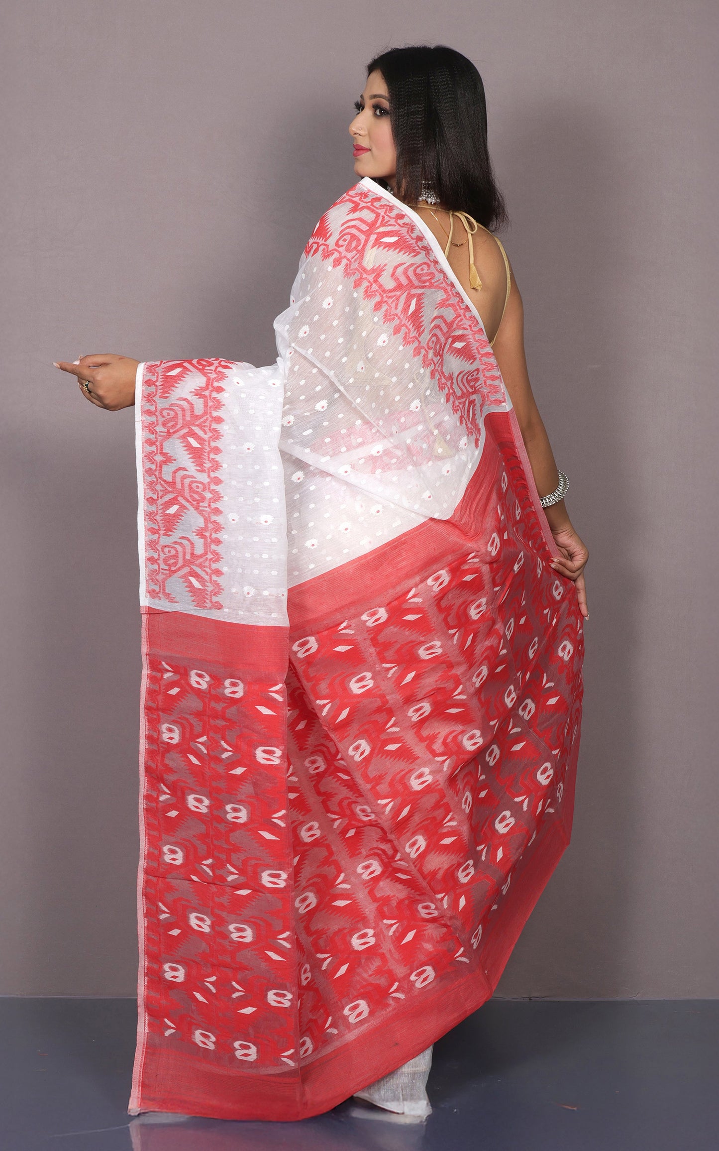 Traditional Karat Nakshi Work Cotton Muslin Soft Jamdani Saree in Off White and Red