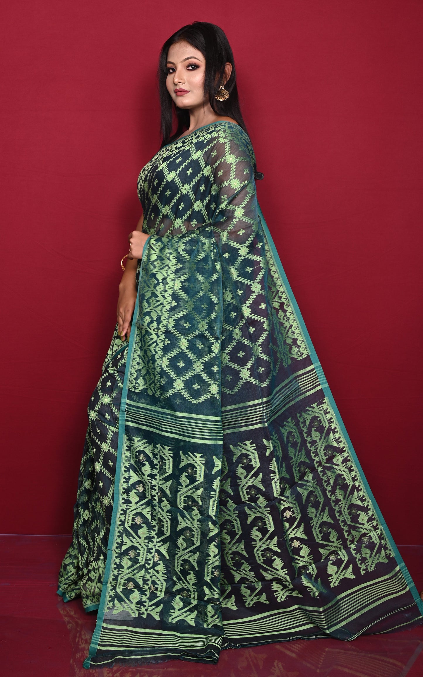 Traditional Cotton Muslin Soft Jamdani Saree in Pine Green and Light Green