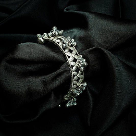 Oxidised Ghungroo Adjustable Chandi Kada