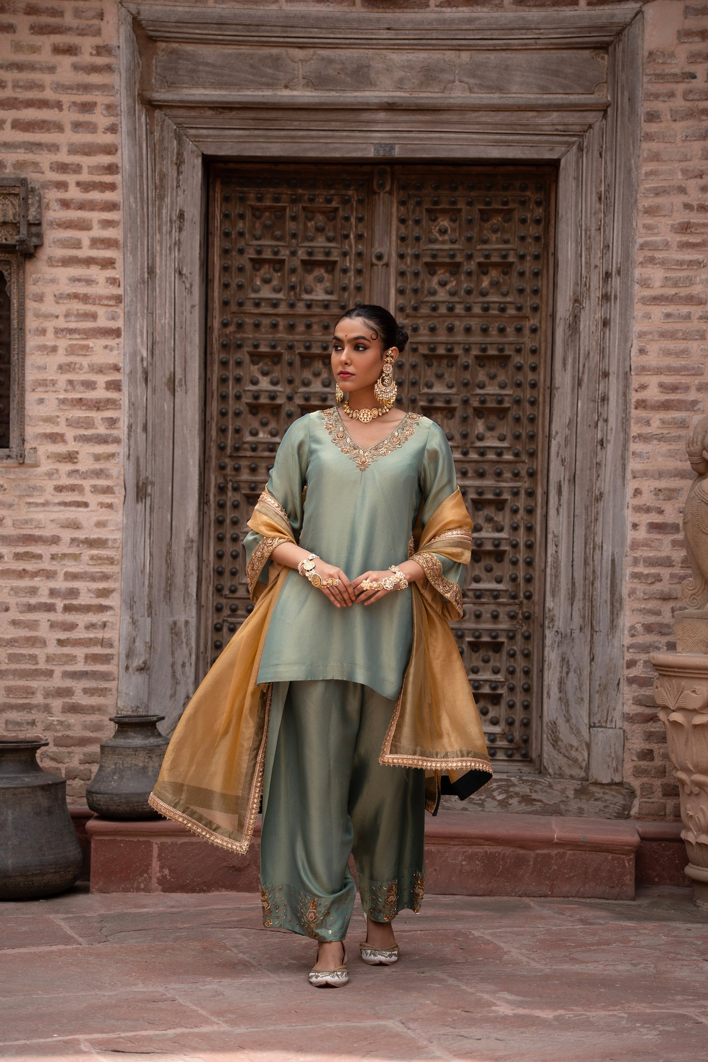 Pista Noor Hand-Embroidered Farshi Set