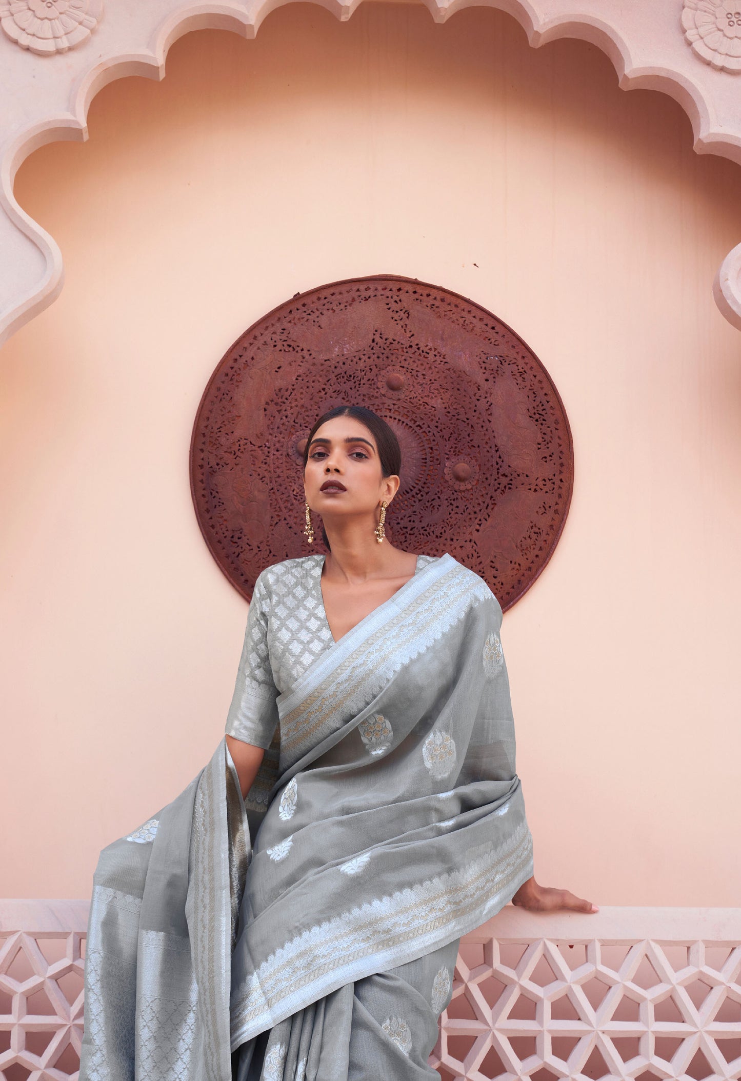 Grey Kavni Linen Woven Saree