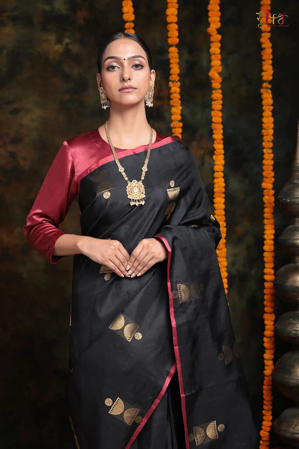 Handloom Black Kanchipattu Saree With Golden Zari