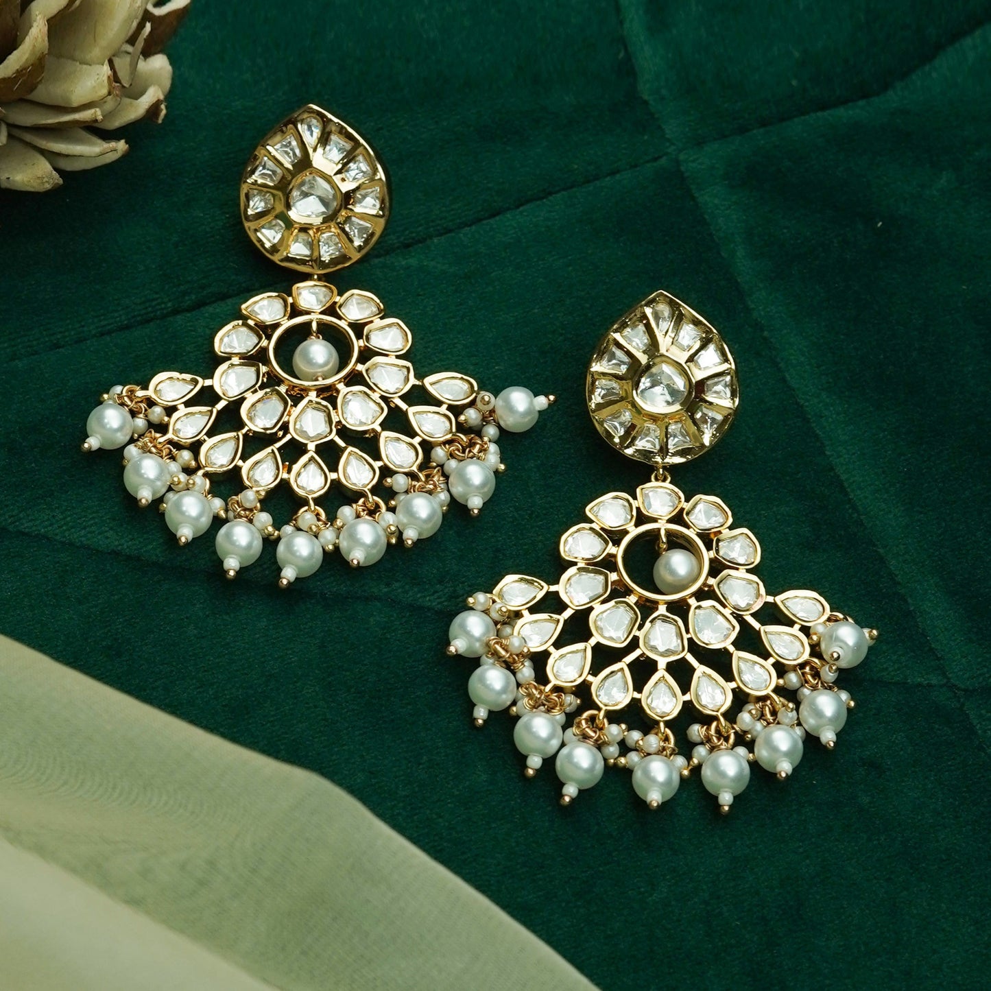 Roshini Kundan Pearl Chand Baalis