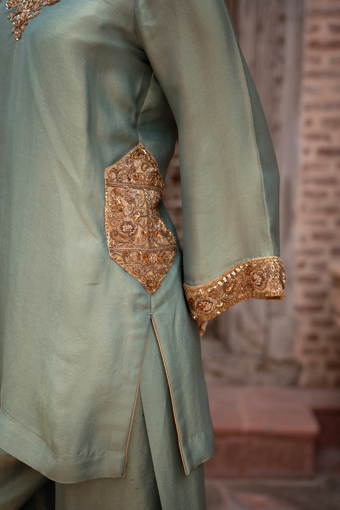 Pista Noor Hand-Embroidered Farshi Set