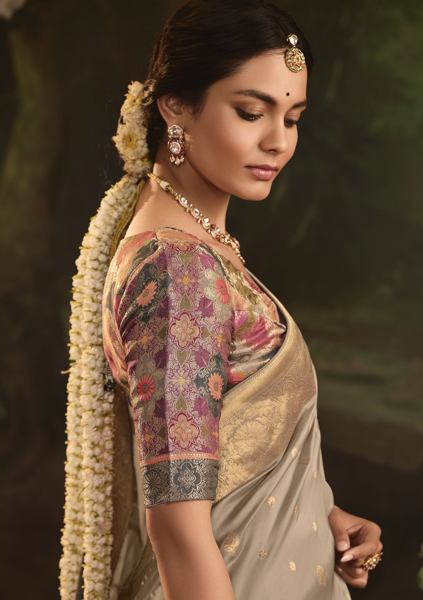 Grey Crepe Dola Silk Weaving Sinduri Raas Saree