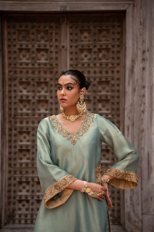 Pista Noor Hand-Embroidered Farshi Set