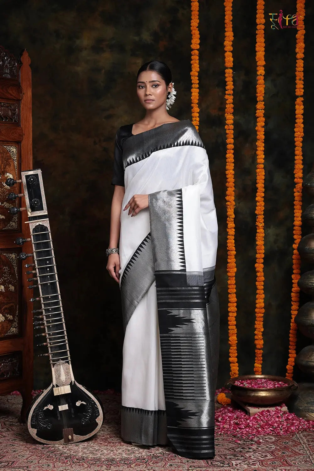 White Handloom Pure Silk Kanchipattu Saree With Silver Zari