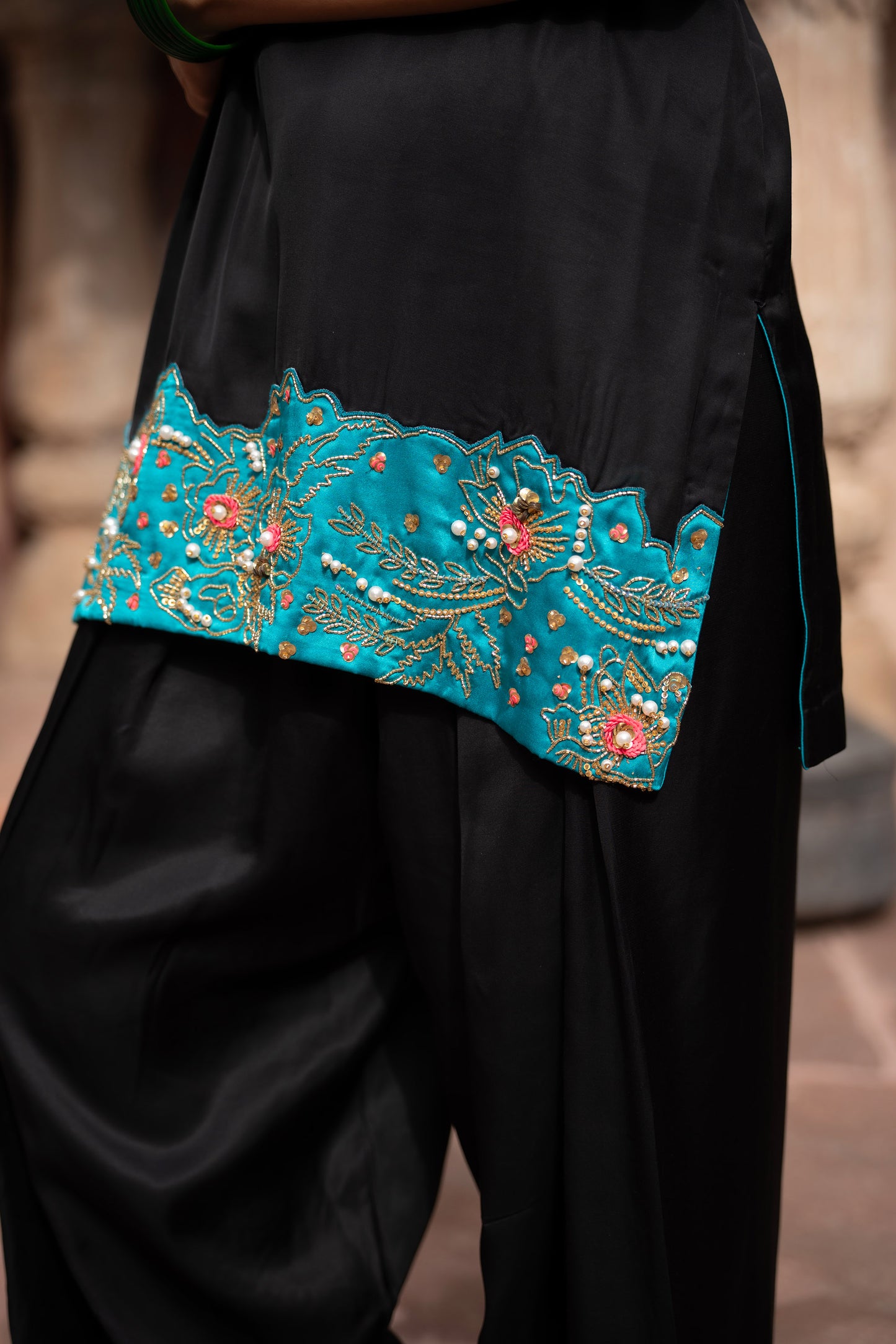 Midnight Noir Hand-Embroidered Farshi Set