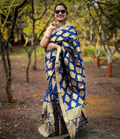 Devi Pratibha - Blue silk apaapi mekhela chador