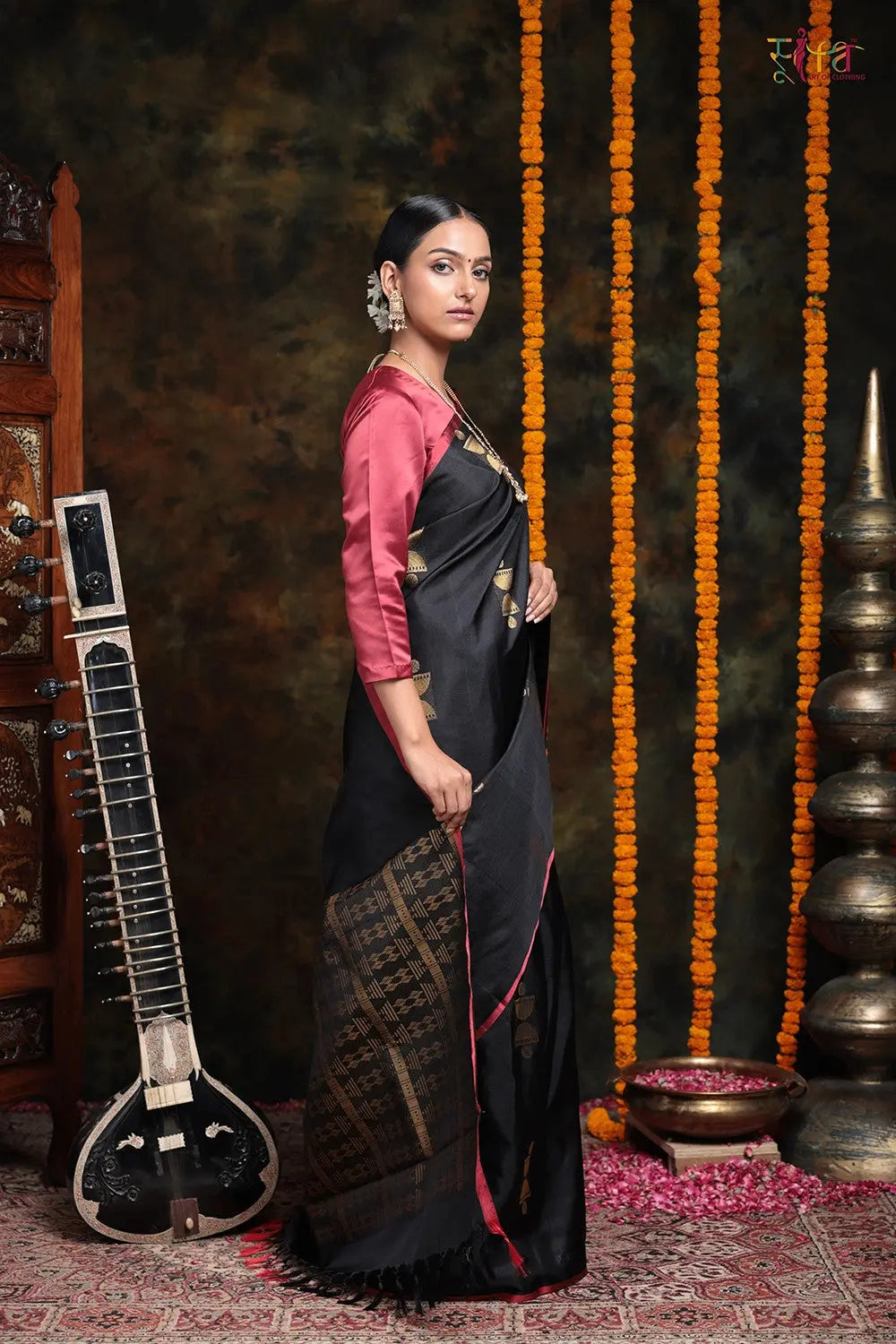 Handloom Black Kanchipattu Saree With Golden Zari