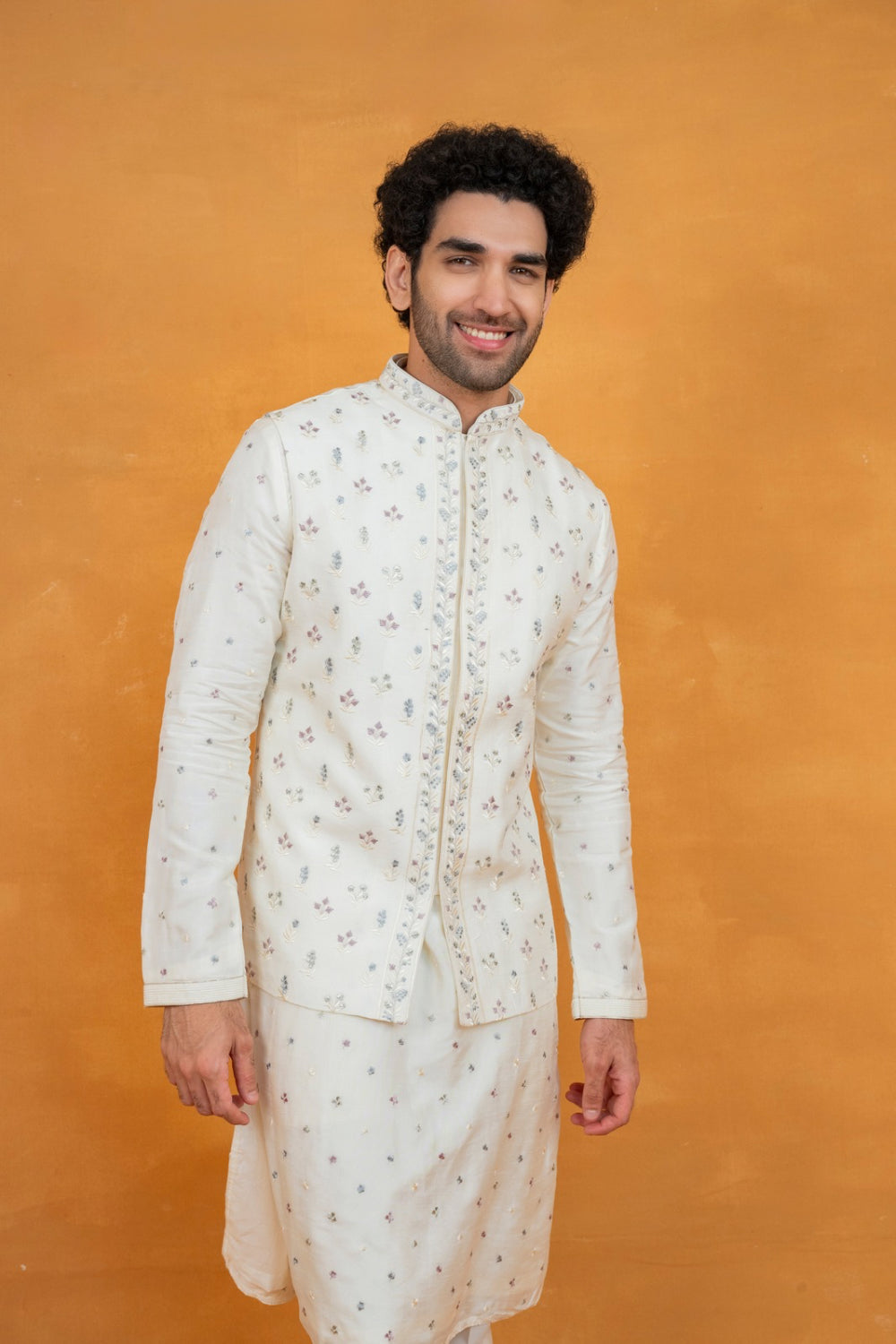 Off-White silk koti set with thread embroidery