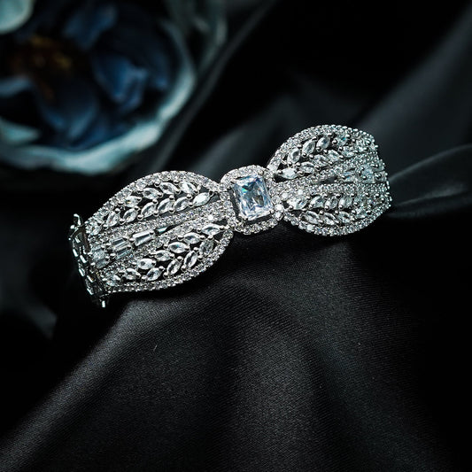 Regal Fleur Diamond Bracelet