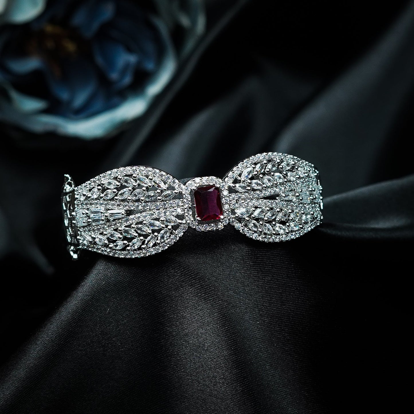 Regal Fleur Diamond Bracelet
