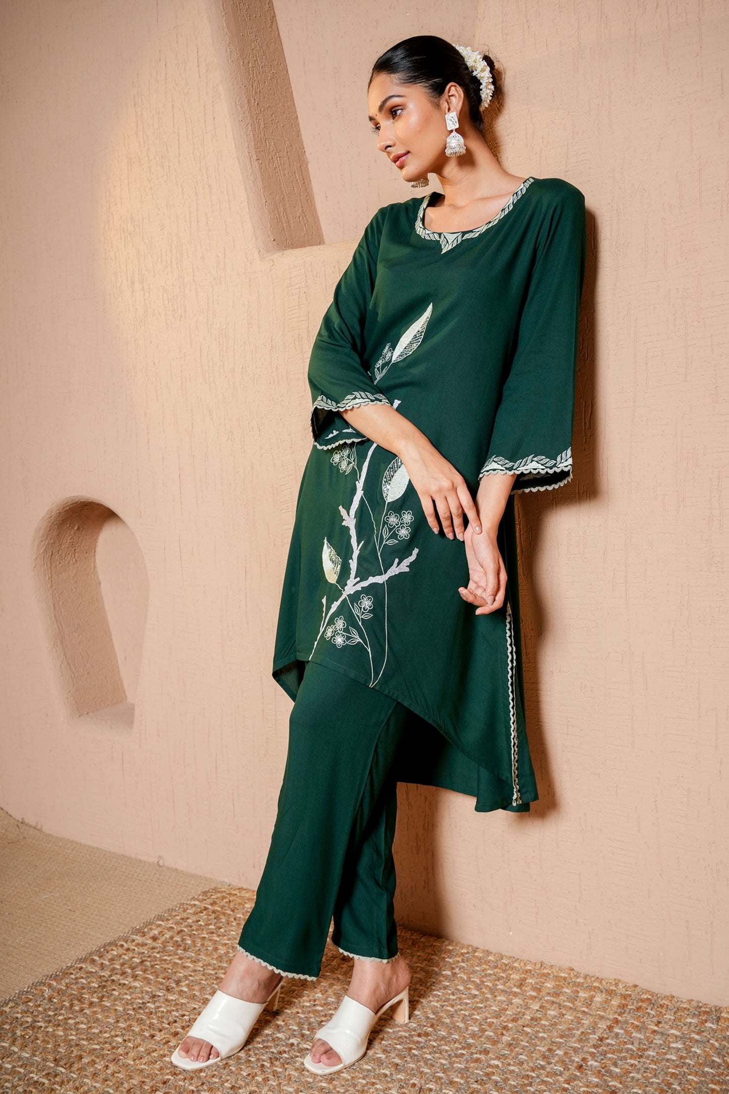 Bottle Green Rayon C-cut Kurta Pant With Machine Embroidery