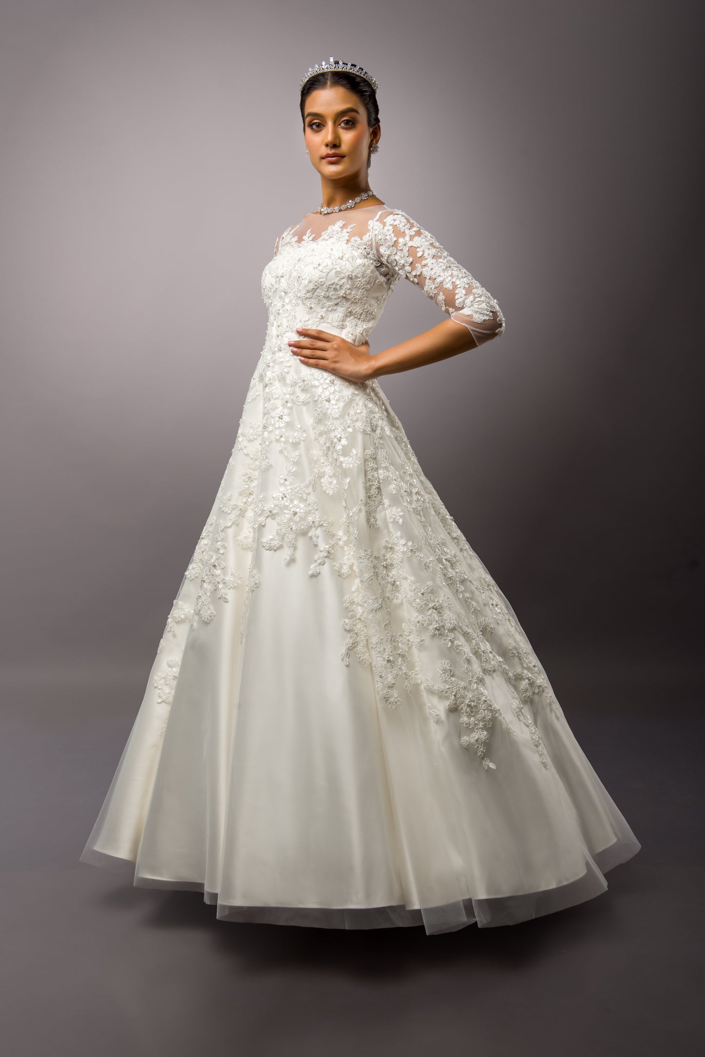 Queen - Tulle Ball Designer Bridal Gown with veil