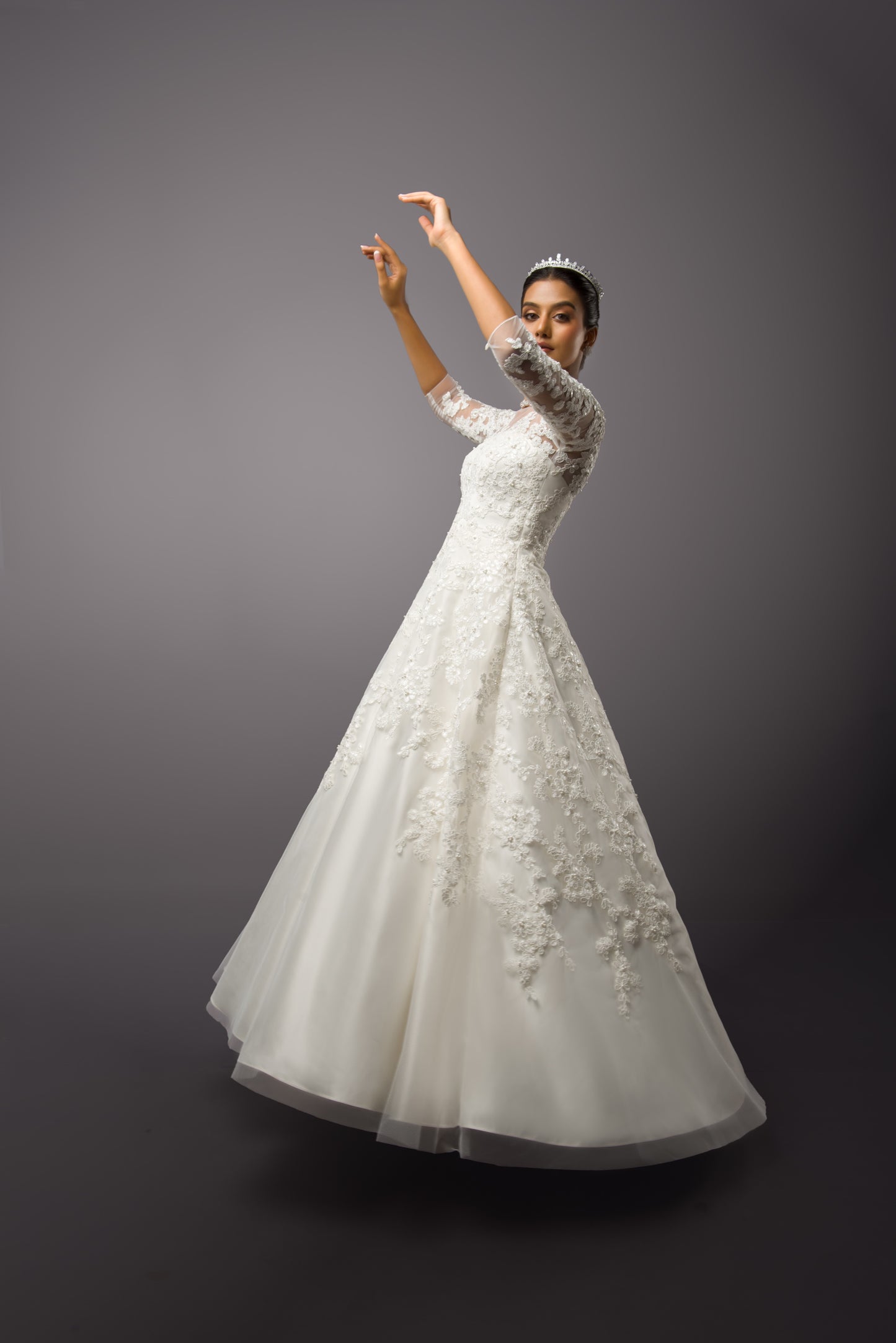 Queen - Tulle Ball Designer Bridal Gown with veil