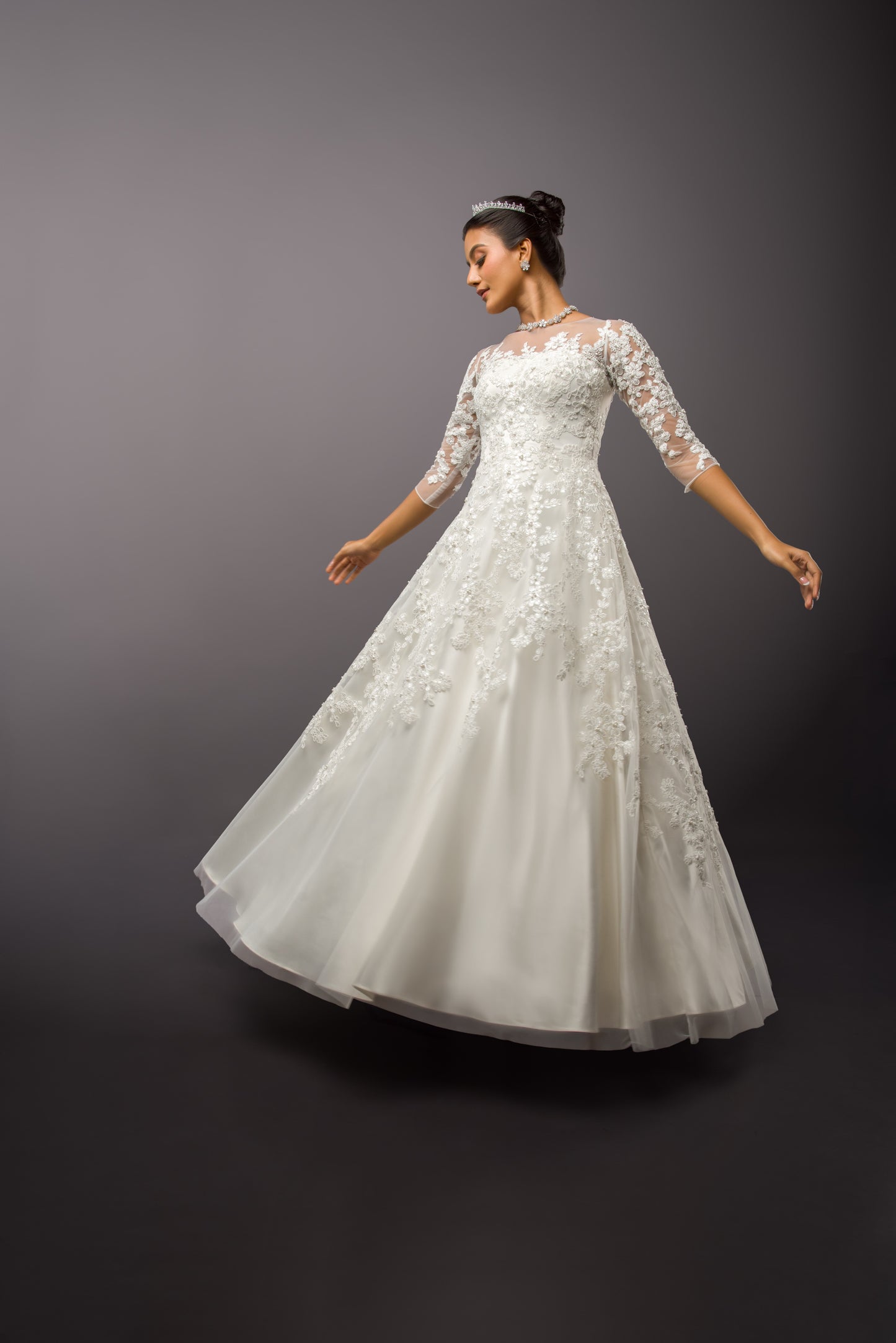 Queen - Tulle Ball Designer Bridal Gown with veil