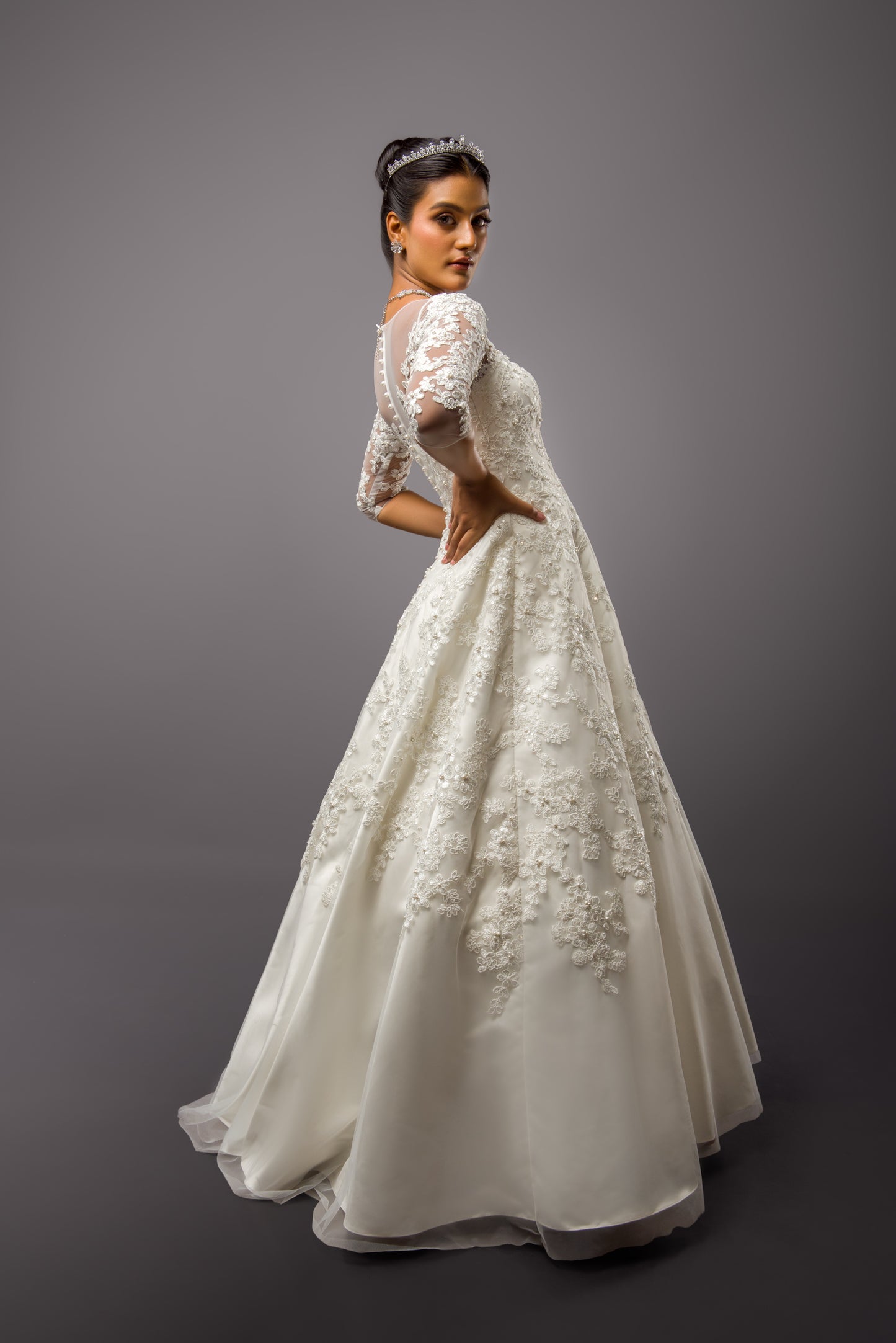 Queen - Tulle Ball Designer Bridal Gown with veil