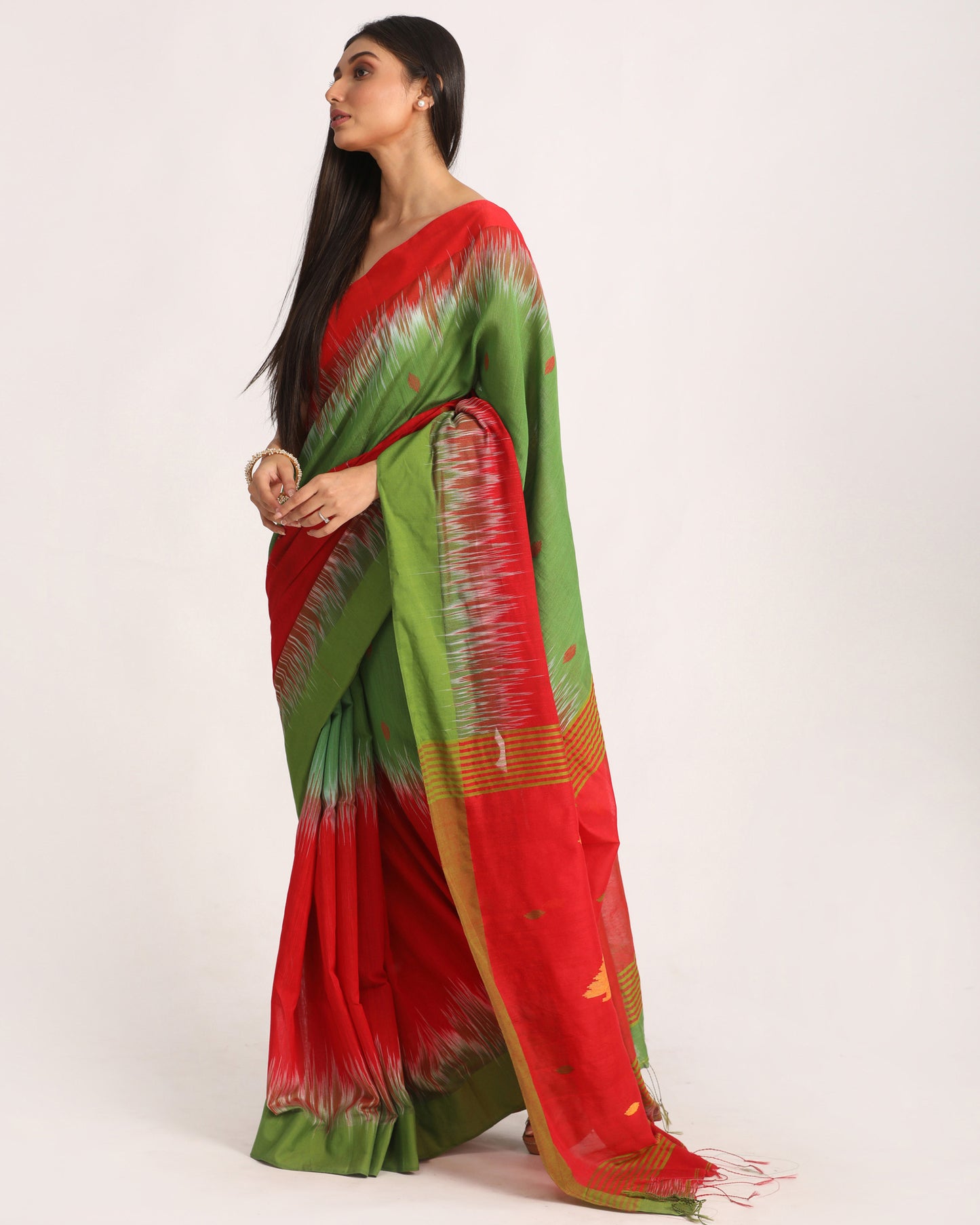 Red Green Cotton Blend Handloom Tie Dye Jamdani Saree