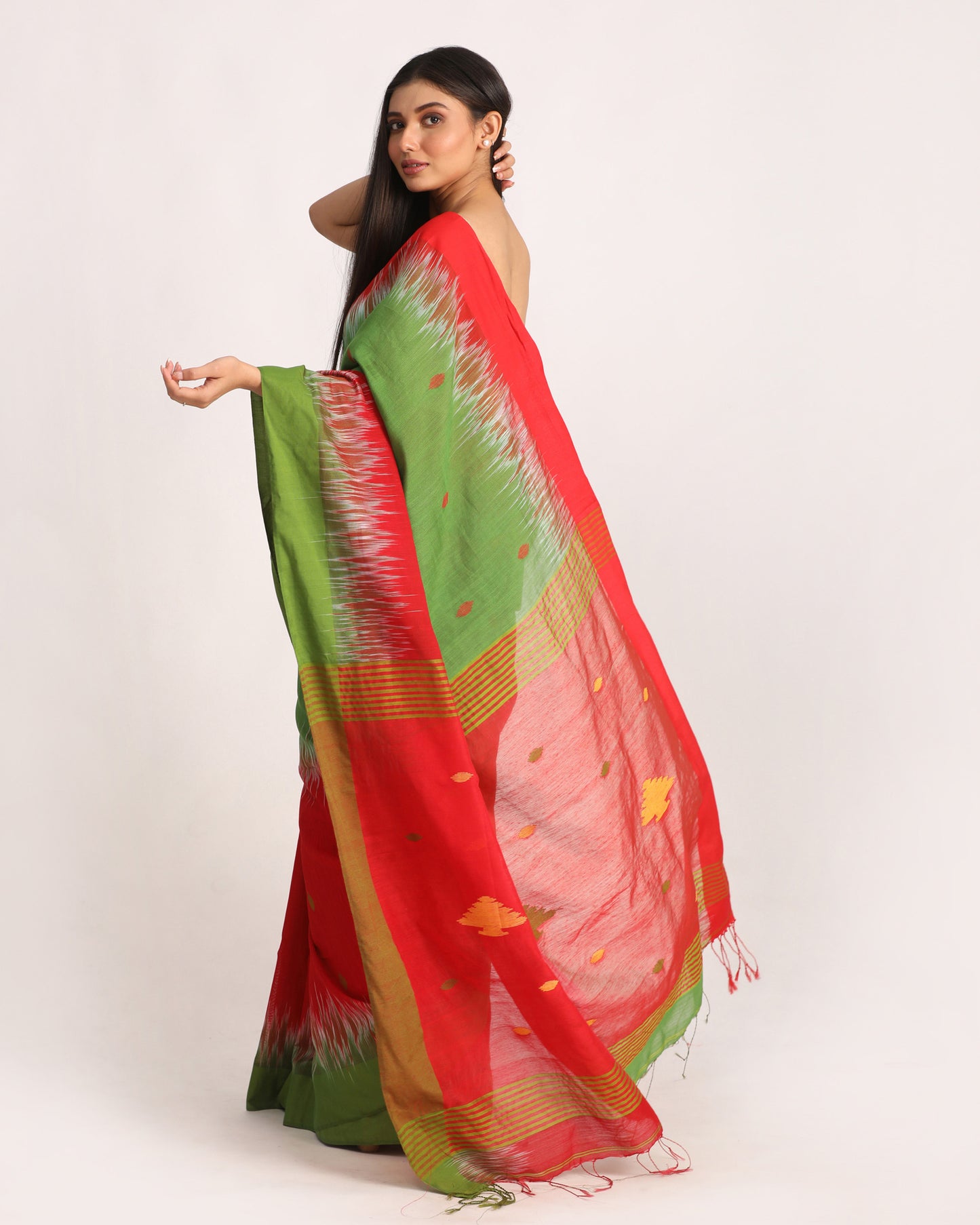 Red Green Cotton Blend Handloom Tie Dye Jamdani Saree