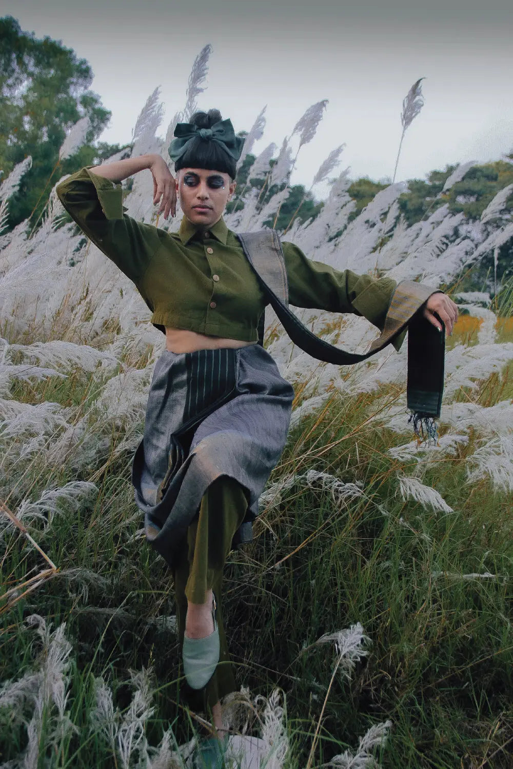 Handloom Grey Kosa Silk Saree With Broad Zari Border And Black & Green Pallu