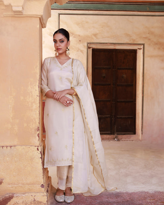 Ivory Tissue Georgette Aari Embrodidery Kurta & zari embelllished Dupatta Set