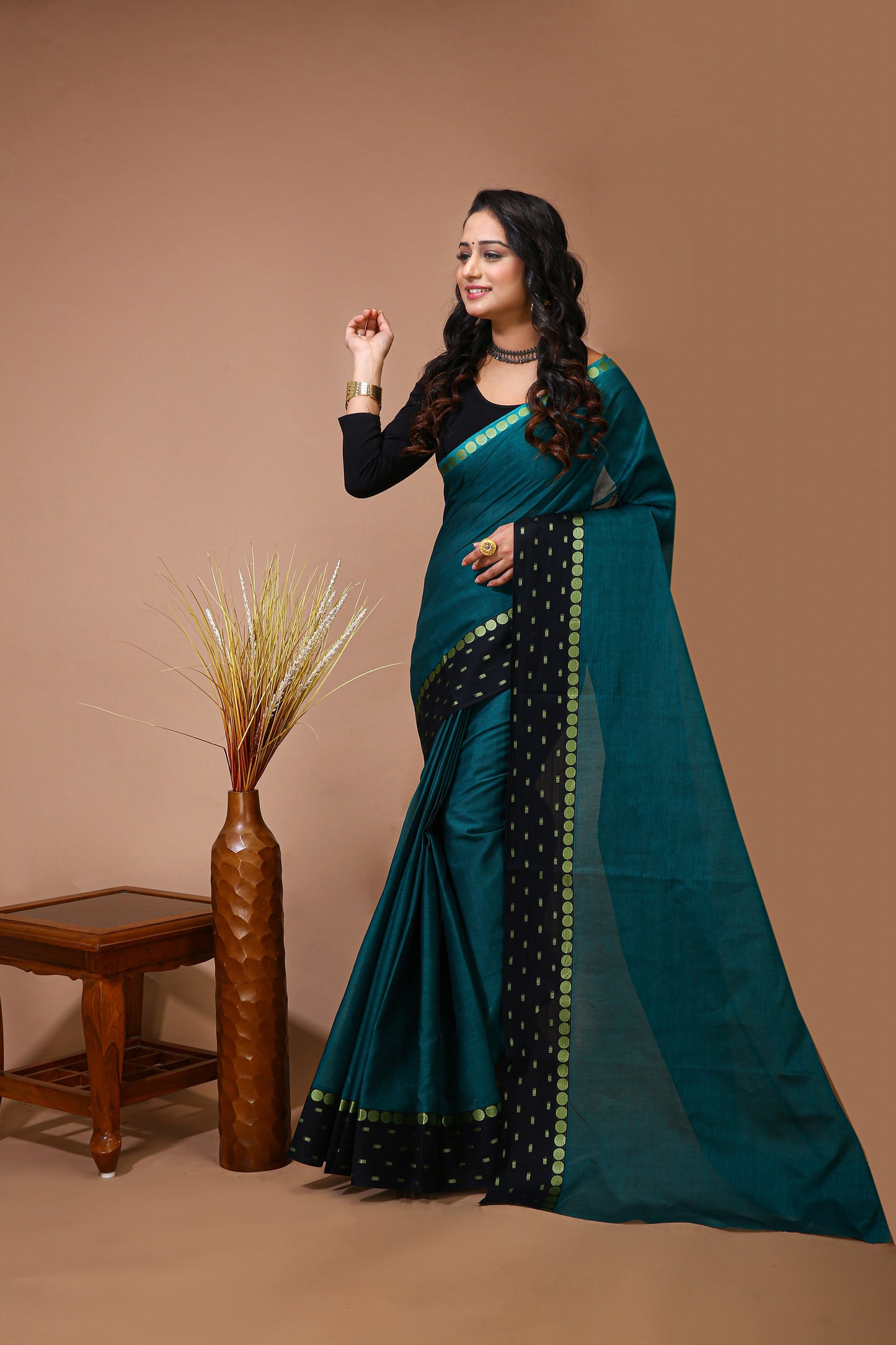 Dori Green Cotton Self Design Saree