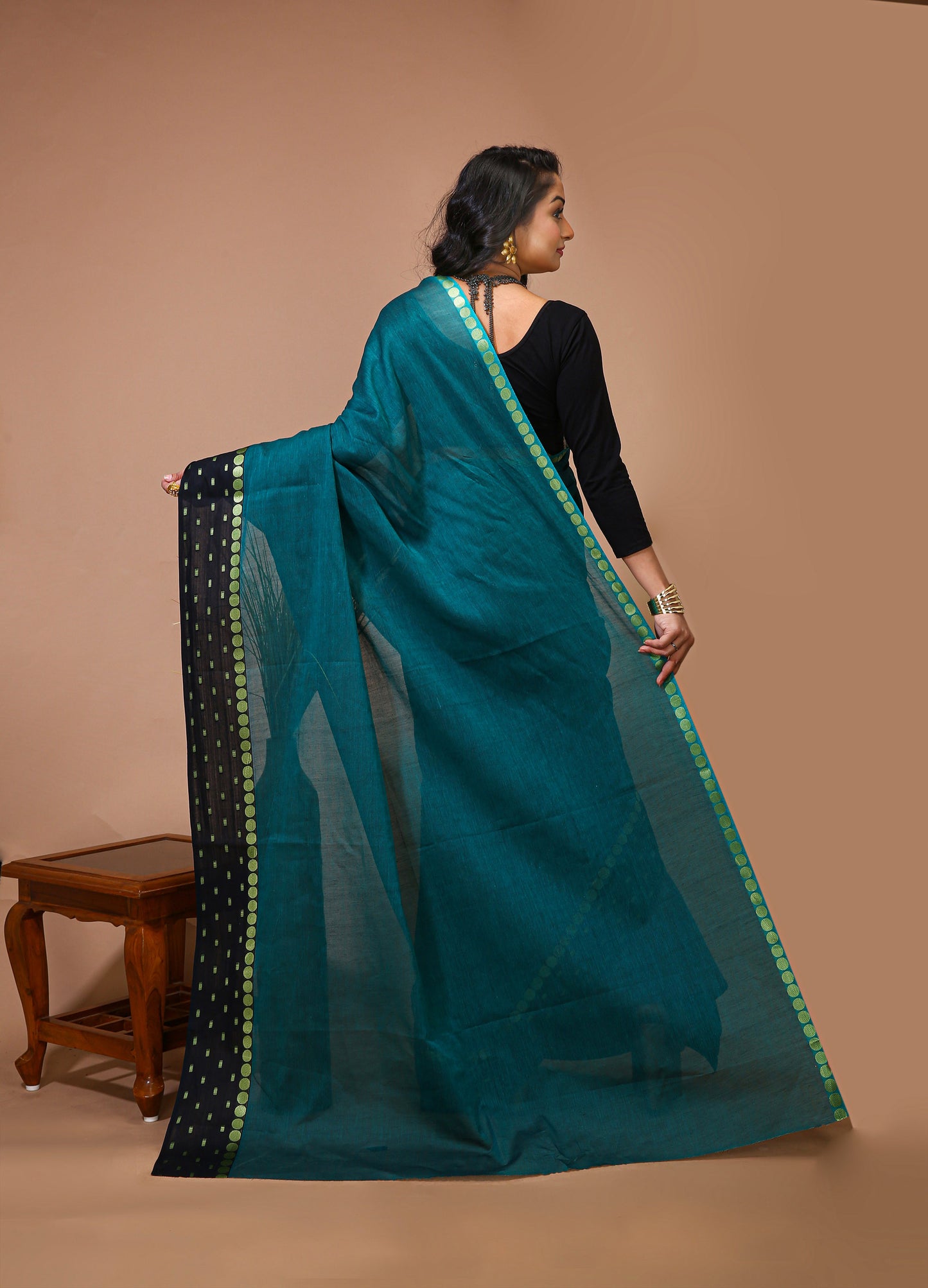 Dori Green Cotton Self Design Saree