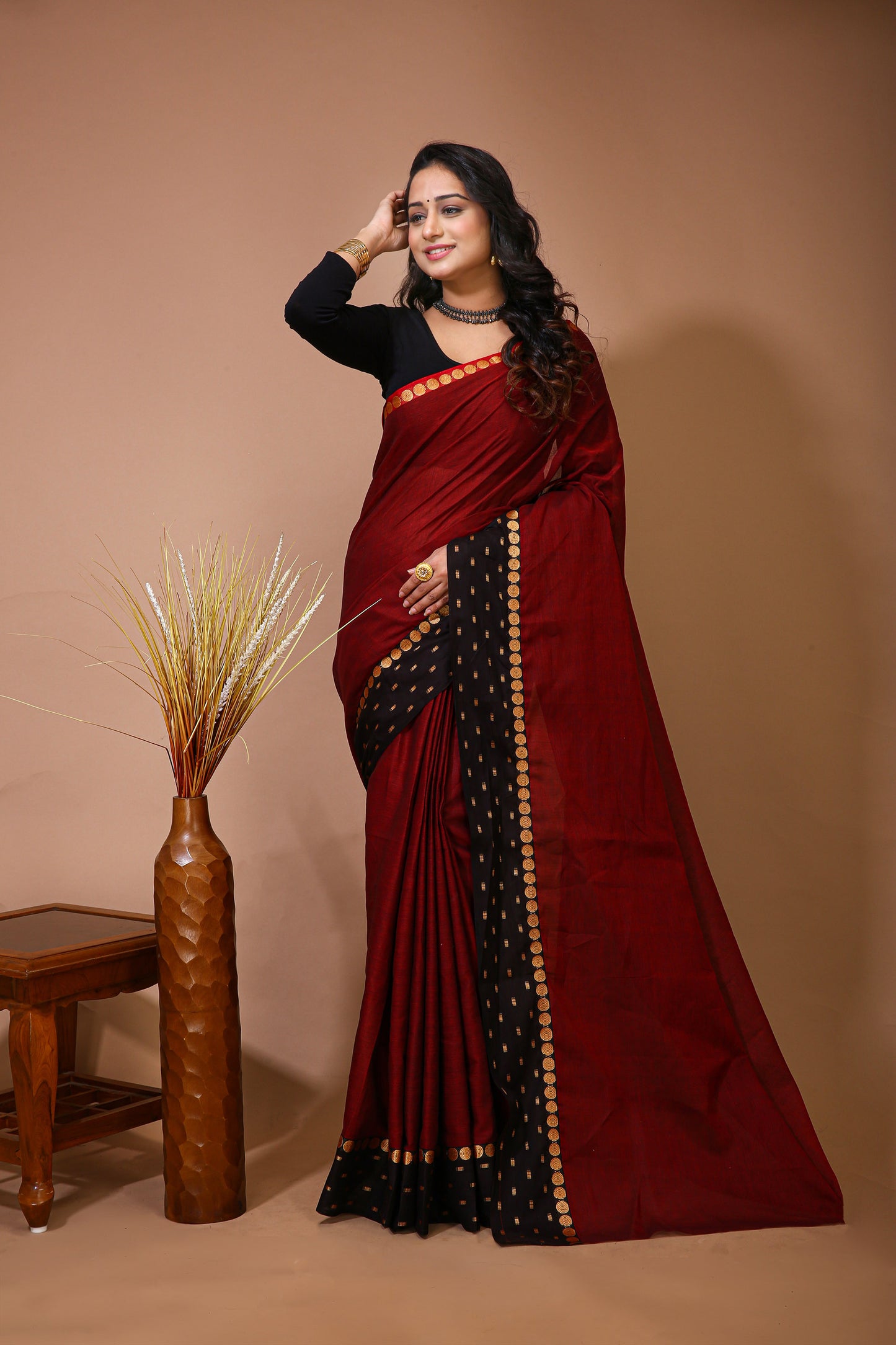 Dori Red Cotton Self Design Saree