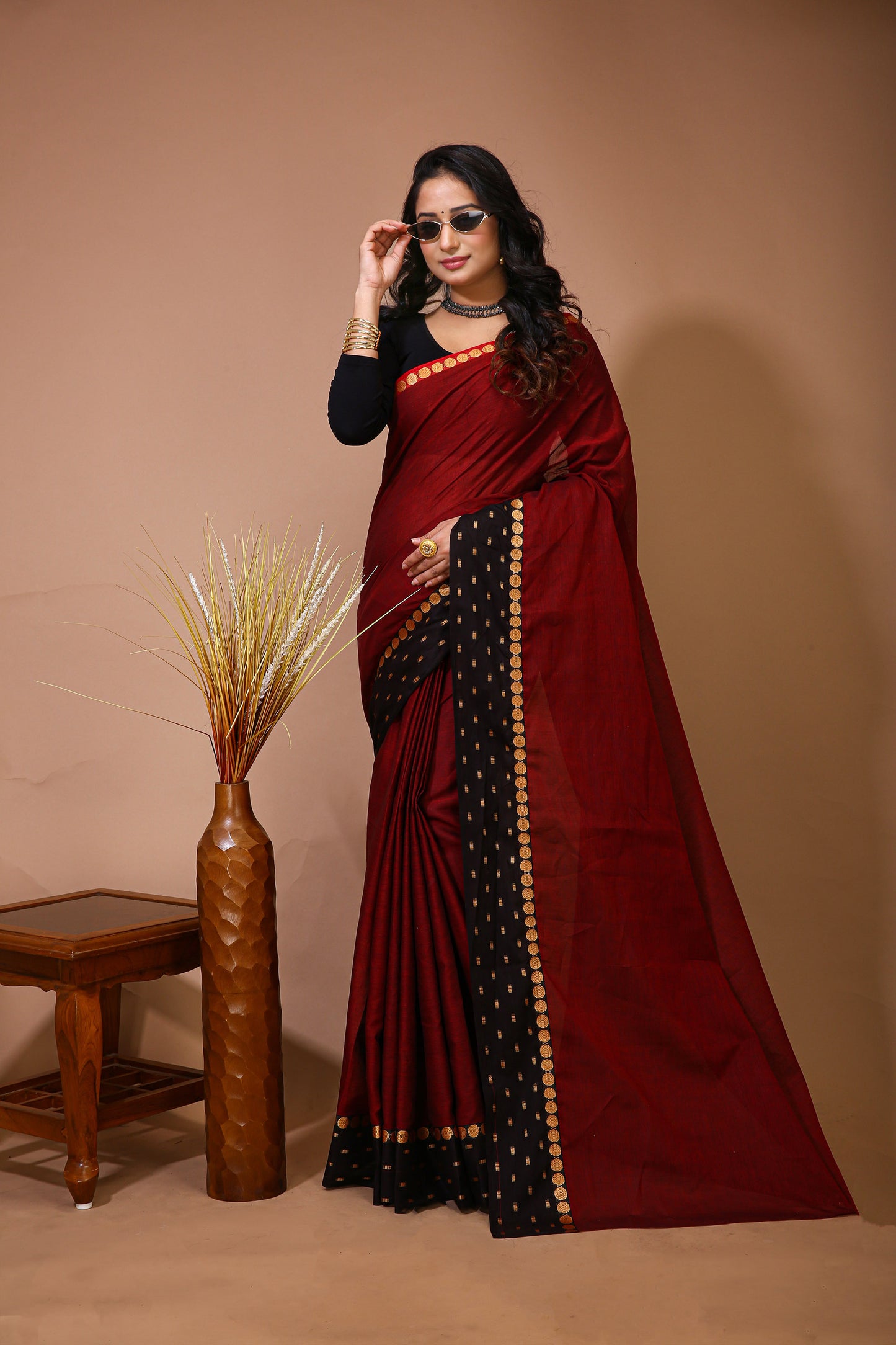 Dori Red Cotton Self Design Saree
