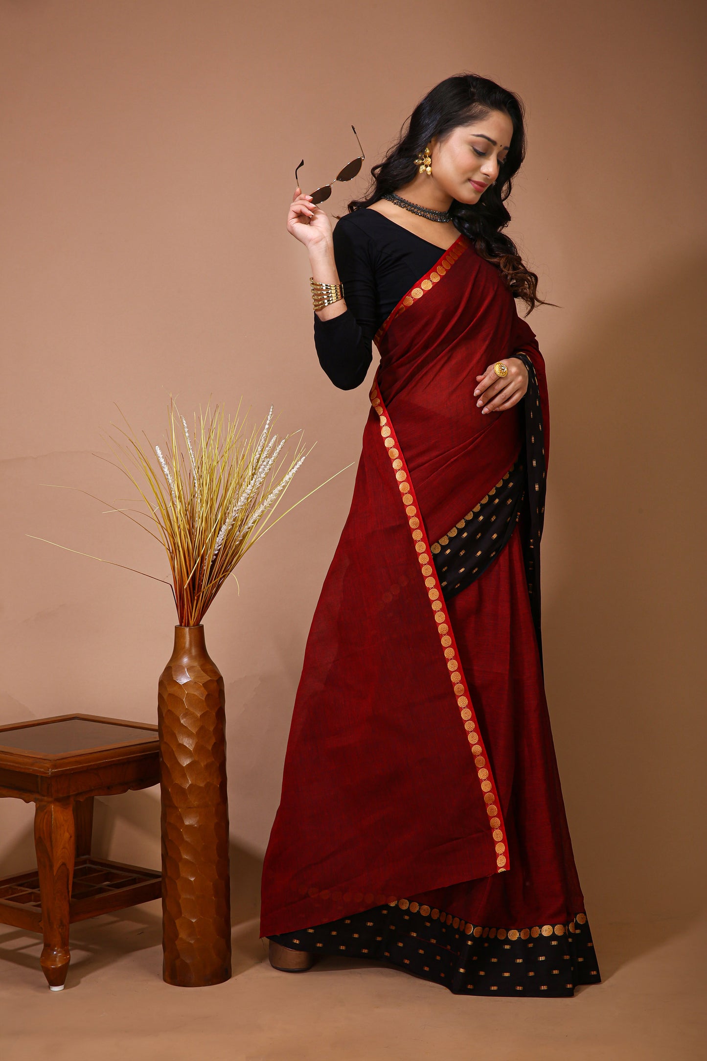 Dori Red Cotton Self Design Saree