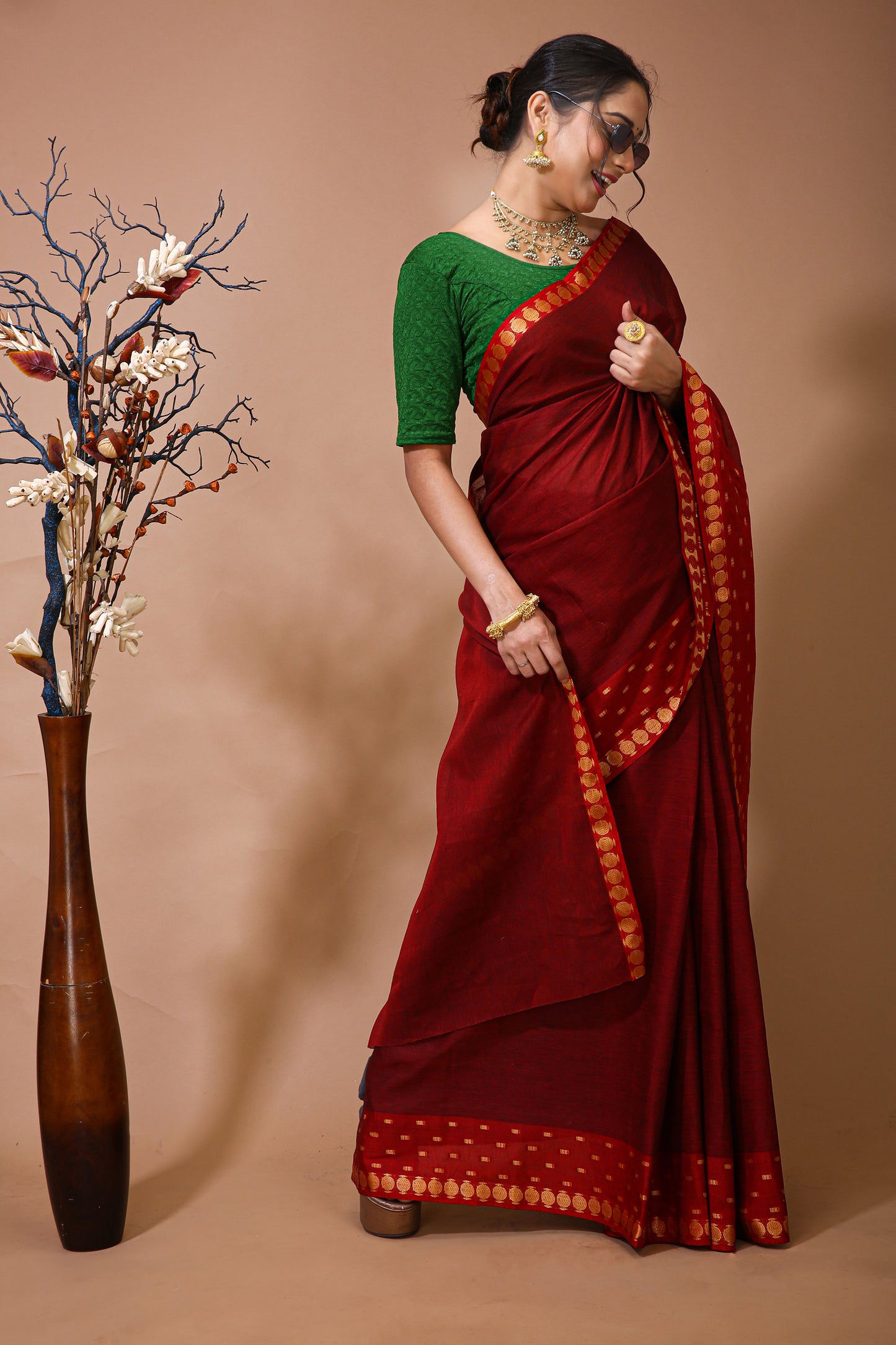 Dori Red Cotton Self Design Saree