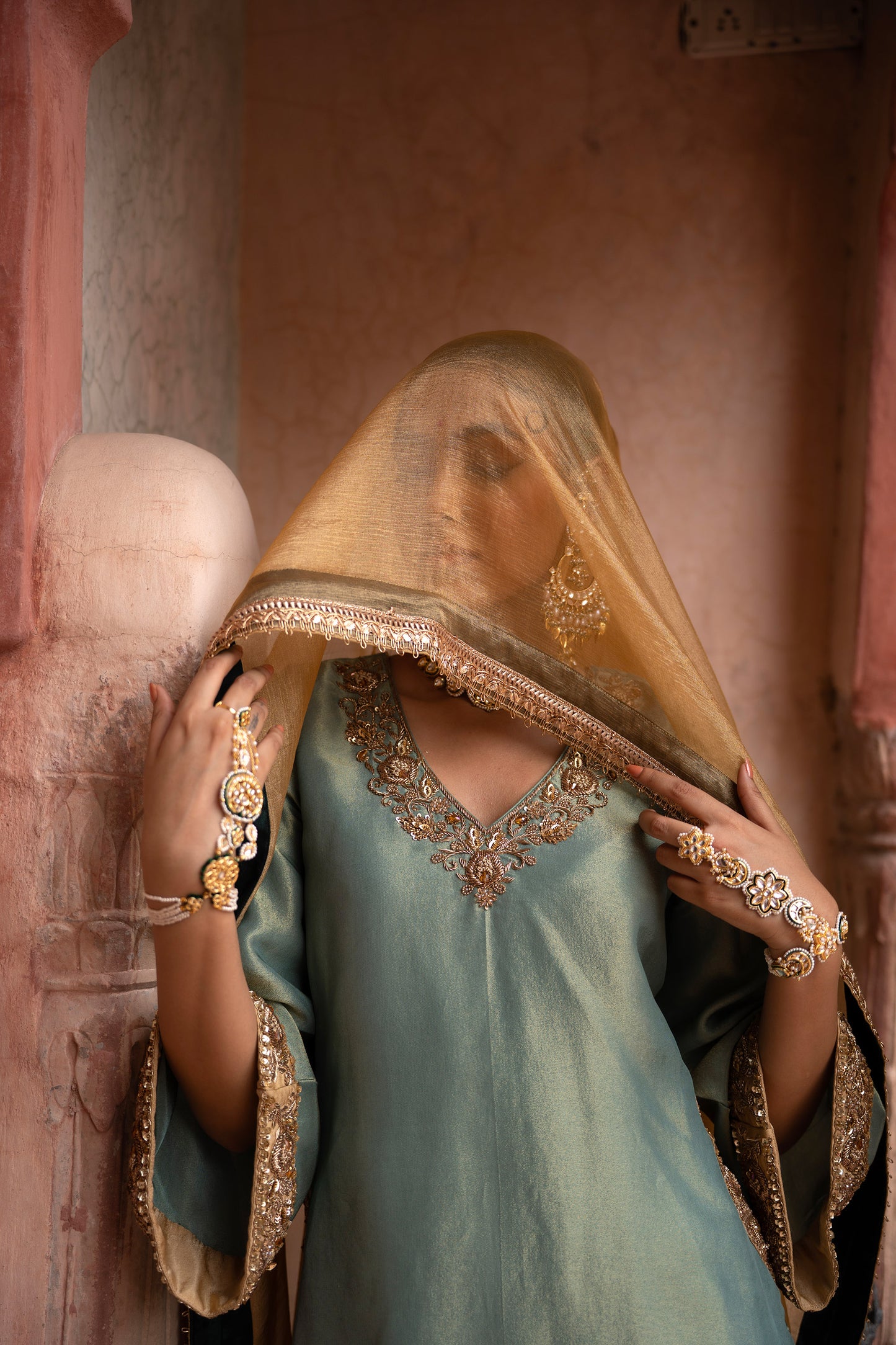 Pista Noor Hand-Embroidered Farshi Set