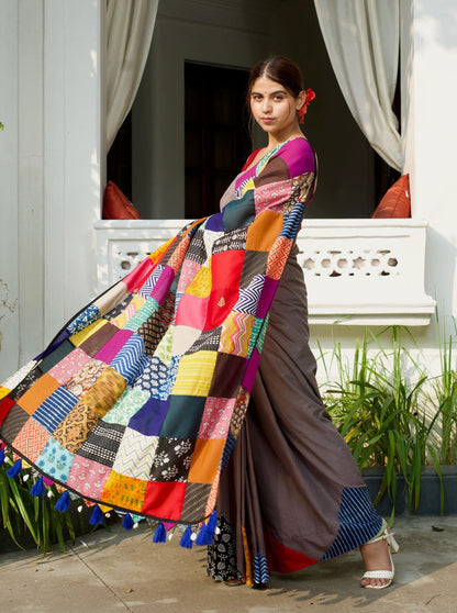 अतरंगी Cotton Gray Saree Gray