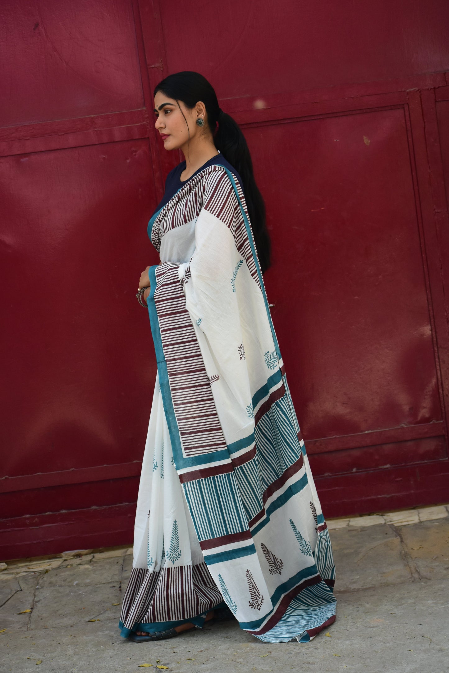 Gossip Girlfriend - Mulmul Cotton Block Printed White Saree