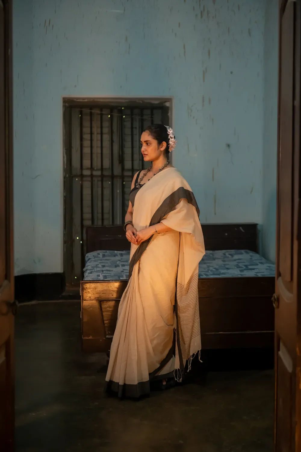 Handloom Beige Pure Cotton Saree with Dark Grey Border