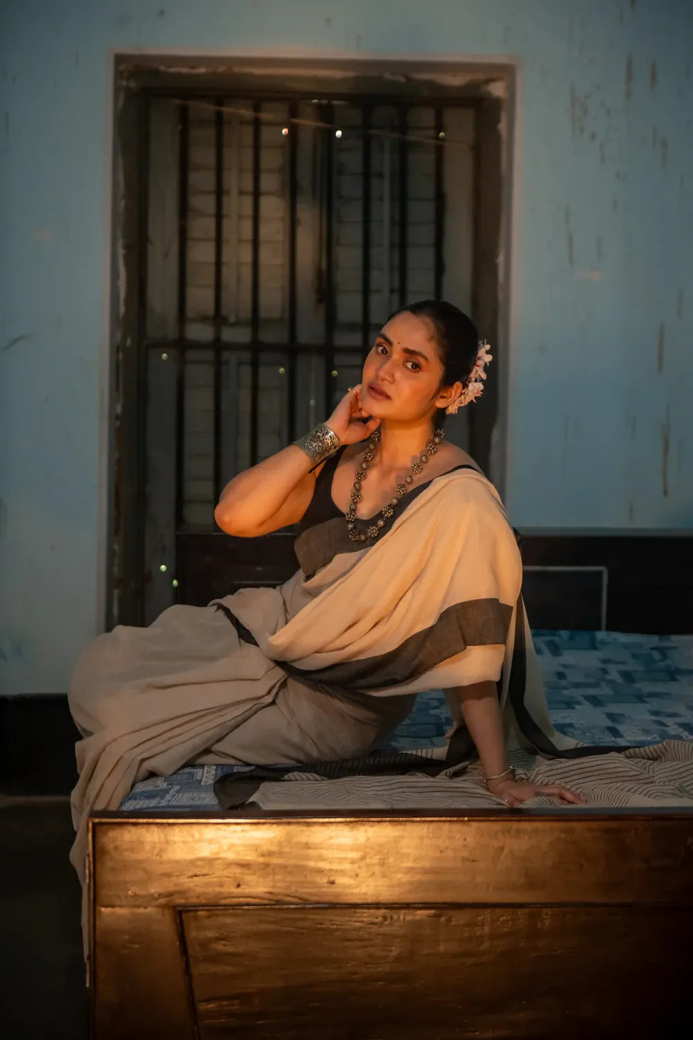 Handloom Beige Pure Cotton Saree with Dark Grey Border