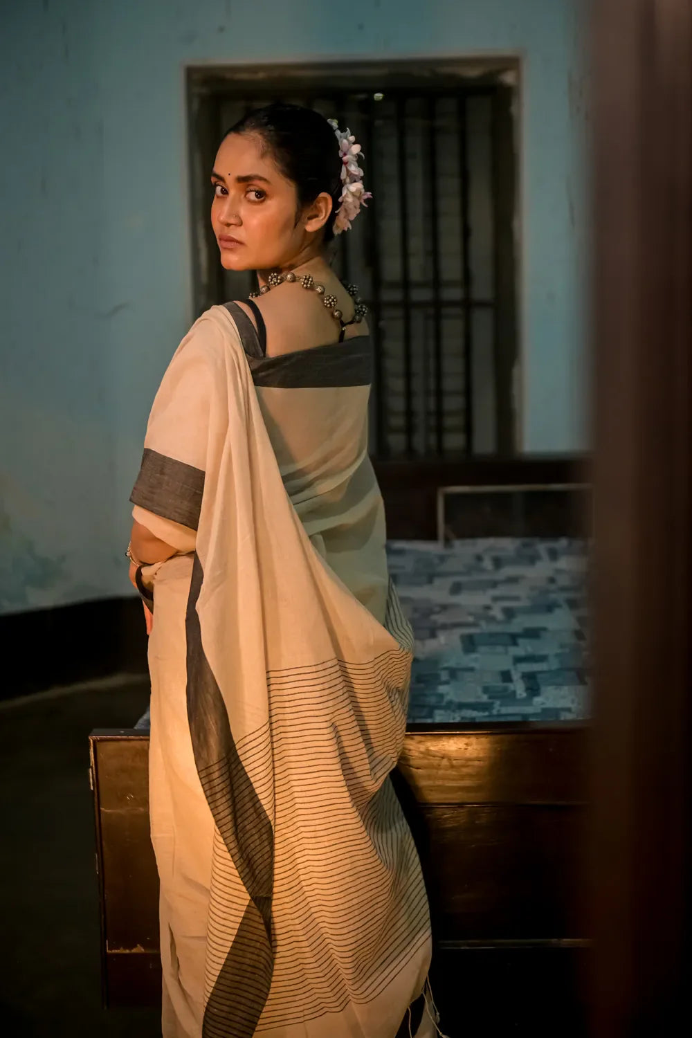 Handloom Beige Pure Cotton Saree with Dark Grey Border