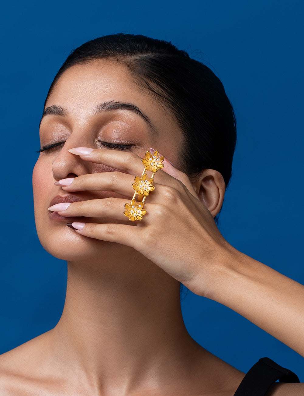 Pearly Golden Flower Ring
