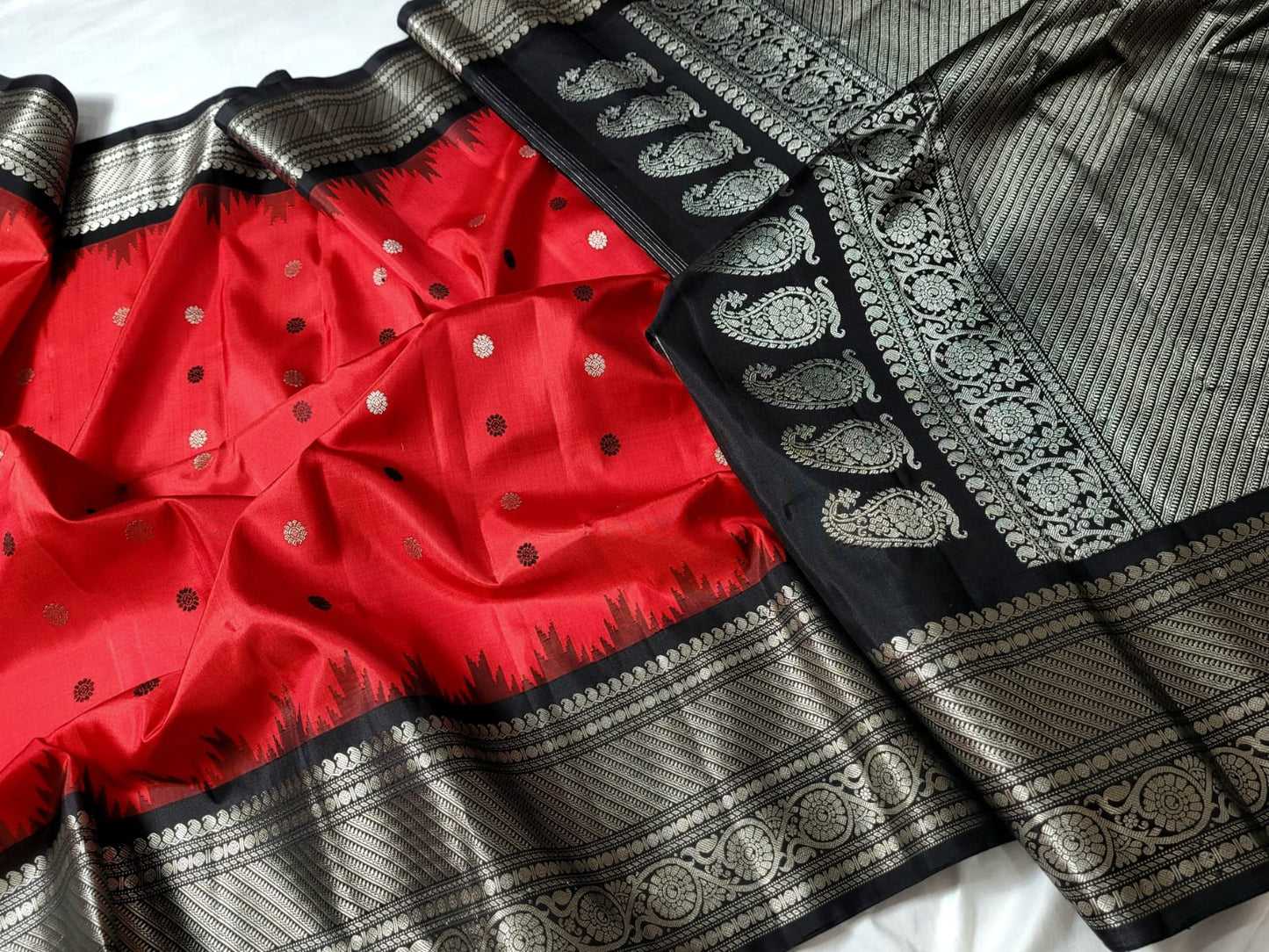 Red with black Pallu Pure Gadwal Pattu handloom Saree